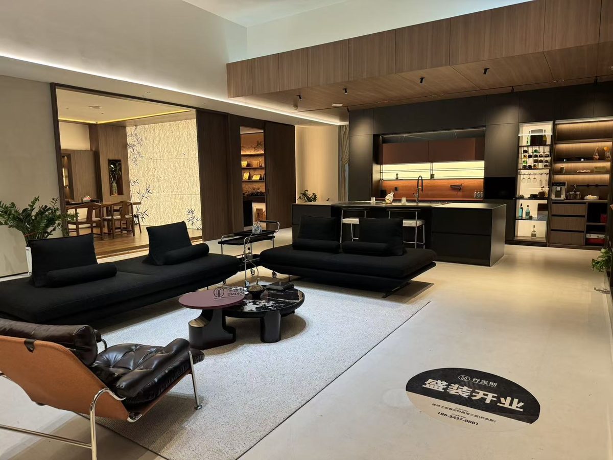 太原门店衣帽间实景